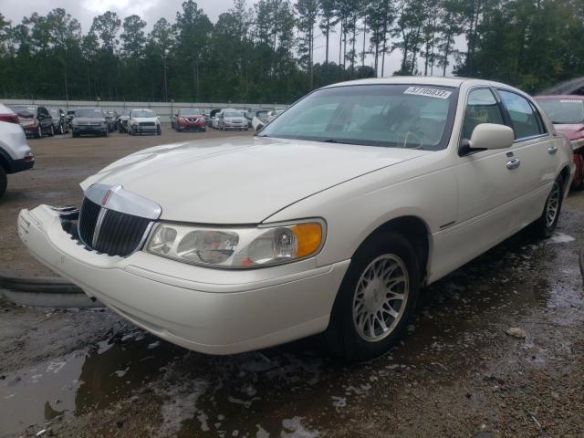 1LNHM82W5XY661201 - 1999 LINCOLN TOWN CAR S WHITE photo 2