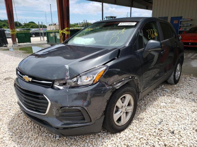 3GNCJKSB8LL222823 - 2020 CHEVROLET TRAX LS GRAY photo 2