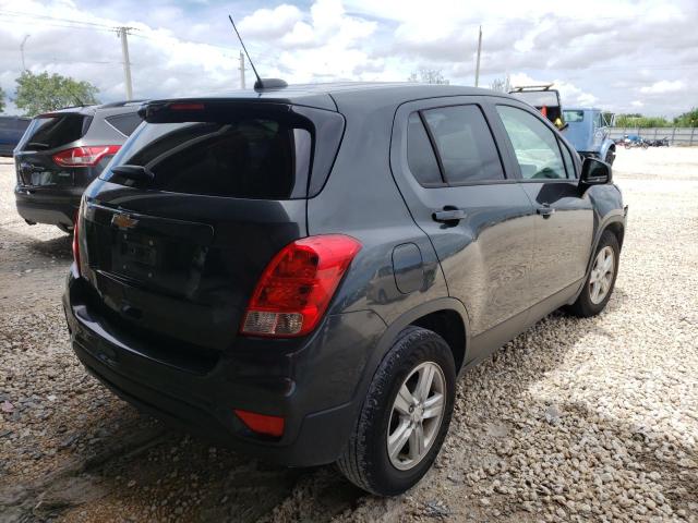 3GNCJKSB8LL222823 - 2020 CHEVROLET TRAX LS GRAY photo 4