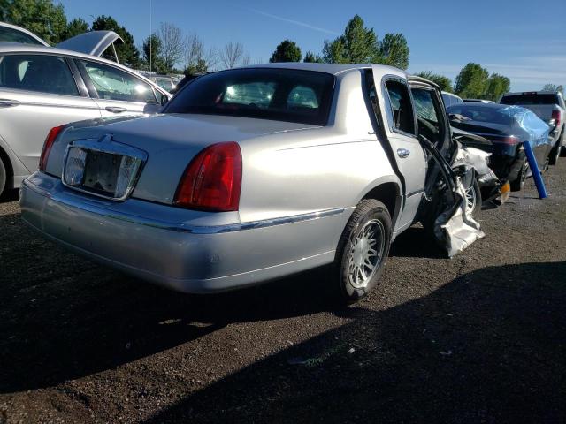 1LNHM82W7YY886656 - 2000 LINCOLN TOWN CAR S SILVER photo 4