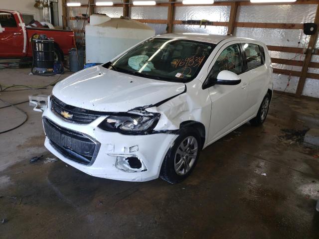 1G1JG6SHXH4169834 - 2017 CHEVROLET SONIC WHITE photo 2