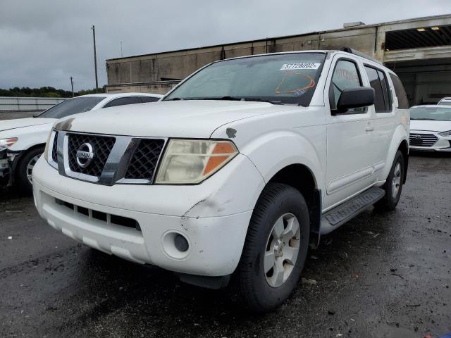 5N1AR18U56C629876 - 2006 NISSAN PATHFINDER WHITE photo 2