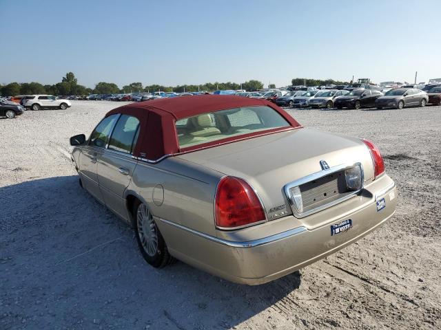 2LNHM82W88X663347 - 2008 LINCOLN TOWN CAR S GOLD photo 3