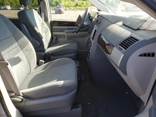 2A4RR5D1XAR253700 - 2010 CHRYSLER TOWN & COU SILVER photo 5