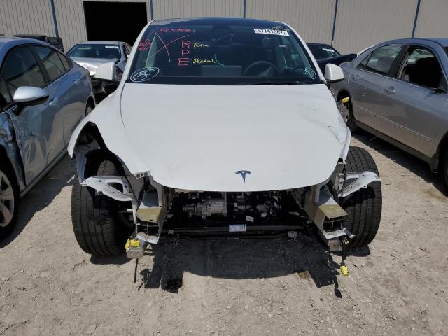 5YJYGDEE3MF250365 - 2021 TESLA MODEL Y أبيض صورة 9