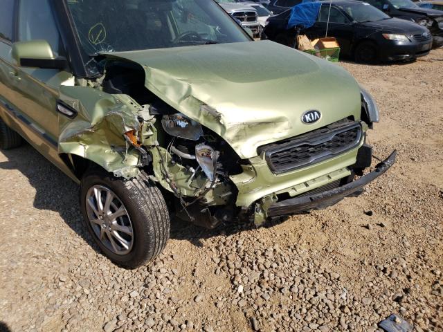 KNDJT2A59D7505646 - 2013 KIA SOUL GREEN photo 9