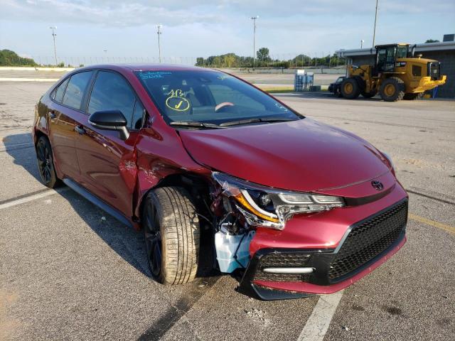 5YFS4MCEXNP105427 - 2022 TOYOTA COROLLA SE RED photo 1