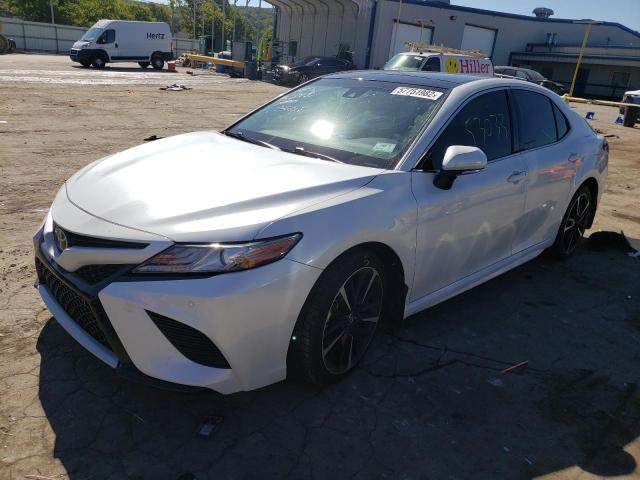 4T1B61HK4JU026321 - 2018 TOYOTA CAMRY XSE WHITE photo 2