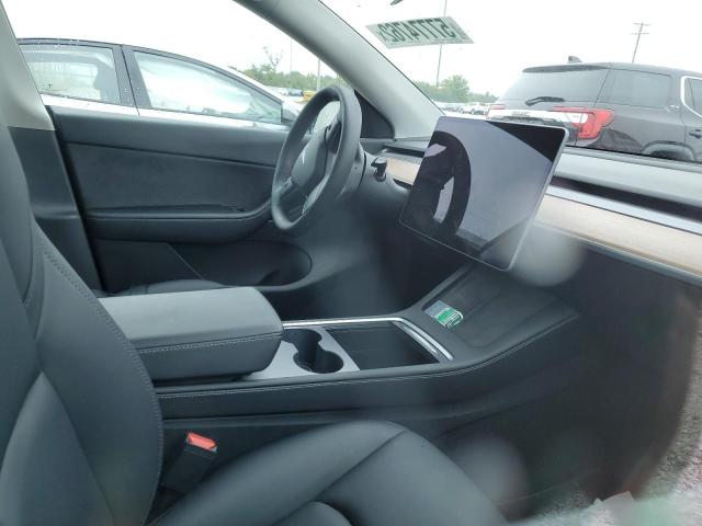7SAYGDEE8NF329311 - 2022 TESLA MODEL Y Черный фото 5
