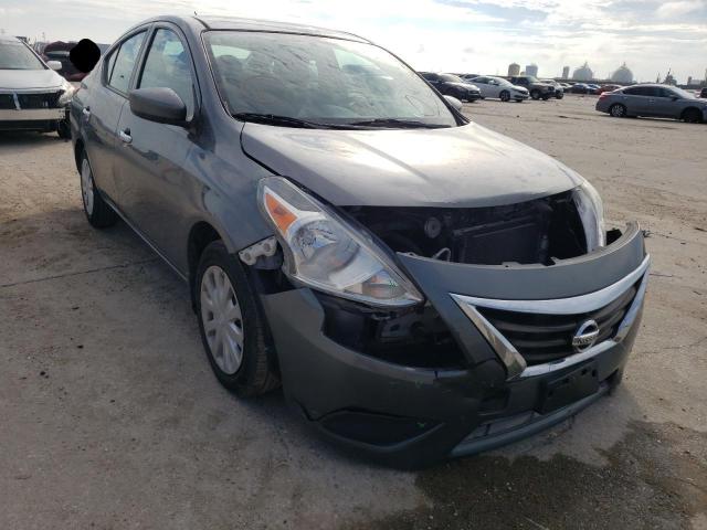 3N1CN7AP6JL858079 - 2018 NISSAN VERSA S GRAY photo 1