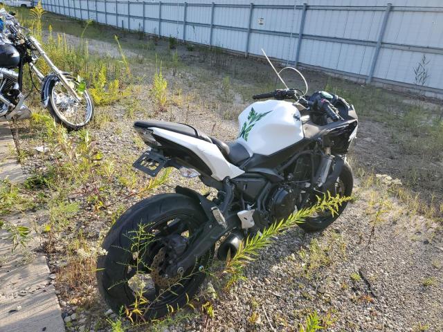 JKAEXEK18HDA09034 - 2017 KAWASAKI EX650 F WHITE photo 4