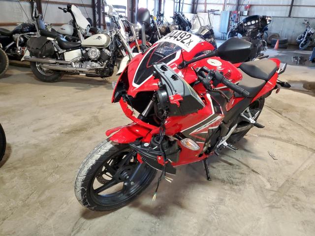 MLHNC510XH5300472 - 2017 HONDA CBR300 R RED photo 2