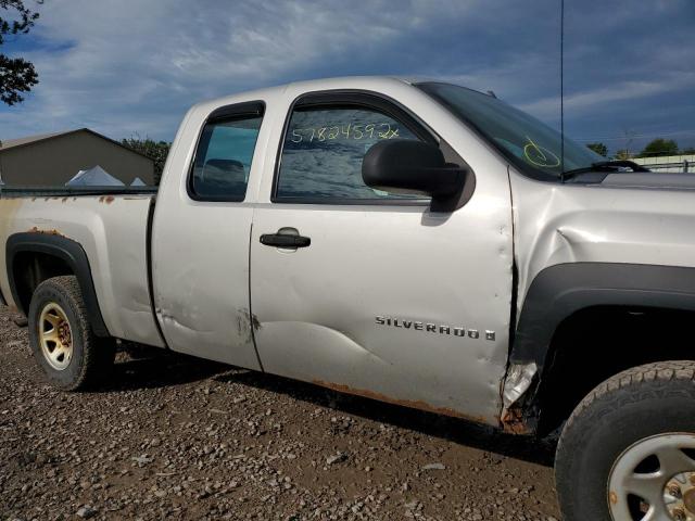 2GCEK19J281266492 - 2008 CHEVROLET SILVERADO SILVER photo 9