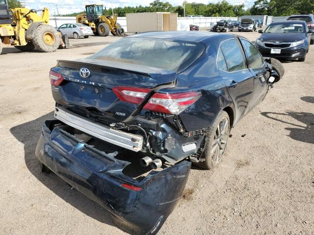 4T1B61HK3JU522968 - 2018 TOYOTA CAMRY XSE BLUE photo 4