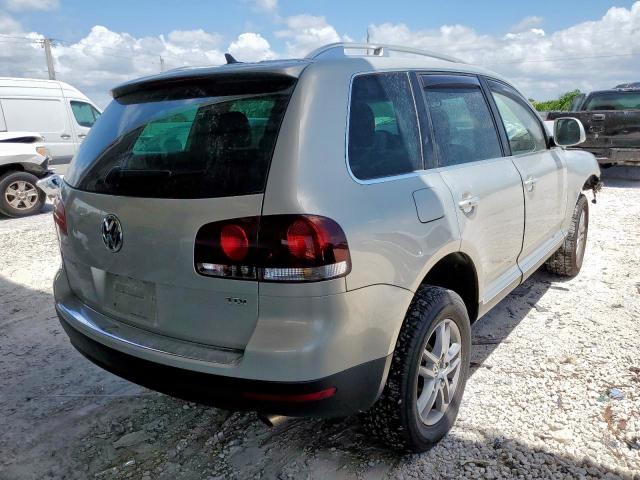 WVGFK7A95AD000673 - 2010 VOLKSWAGEN TOUAREG TD SILVER photo 4