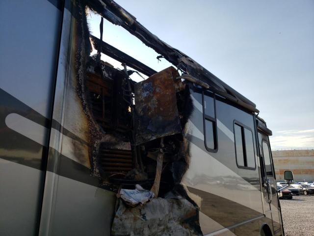 4VZBN1M925C049522 - 2005 SPARTAN MOTORS MOTORHOME BURN photo 9