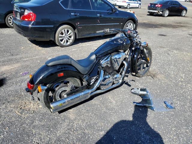 JH2SC6708DK300573 - 2013 HONDA VT1300 CS BLACK photo 4