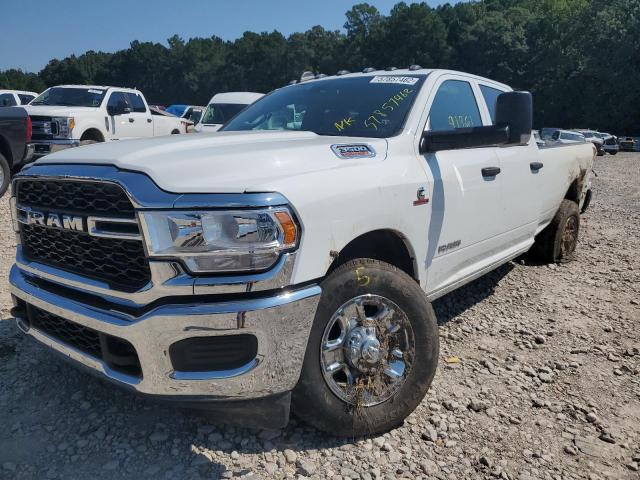 3C63R3GL1NG153520 - 2022 RAM 3500 TRADE WHITE photo 2