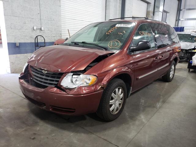 2A4GP54L57R210003 - 2007 CHRYSLER TOWN & COU MAROON photo 2