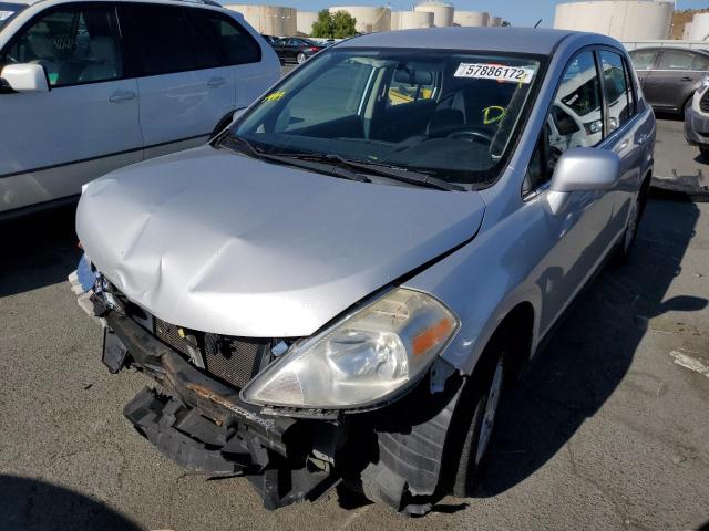 3N1BC11E28L373879 - 2008 NISSAN VERSA S GRAY photo 2