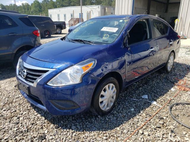 3N1CN7AP6JL879059 - 2018 NISSAN VERSA S BLUE photo 2