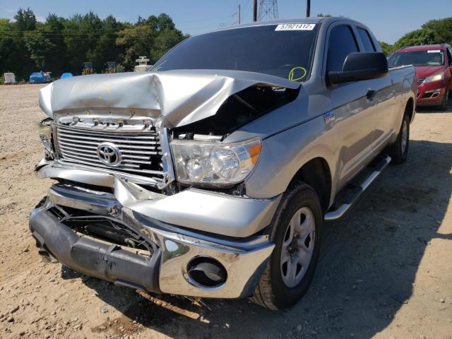 5TFUW5F18DX306177 - 2013 TOYOTA TUNDRA DOU SILVER photo 2