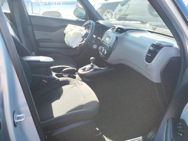 KNDJN2A20E7705851 - 2014 KIA SOUL SILVER photo 5