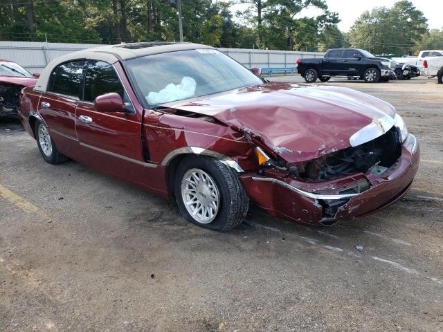 1LNFM82W7WY640288 - 1998 LINCOLN TOWN CAR S BURGUNDY photo 1