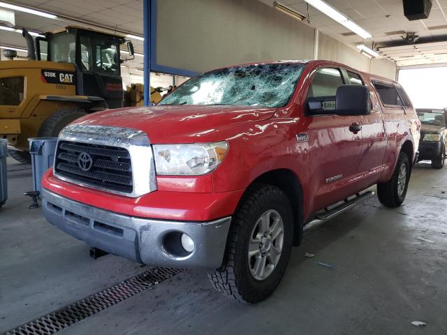 5TBBV54198S518569 - 2008 TOYOTA TUNDRA DOU RED photo 2