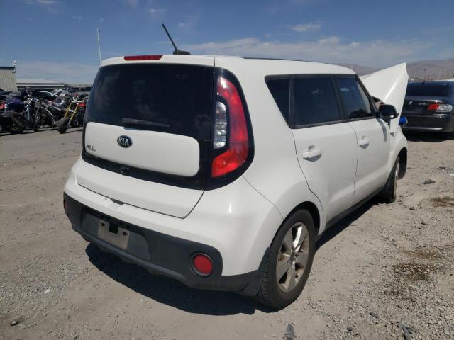 KNDJN2A24H7447967 - 2017 KIA SOUL WHITE photo 4