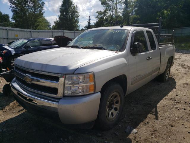 1GCRCREA6BZ103300 - 2011 CHEVROLET SILVERADO SILVER photo 2