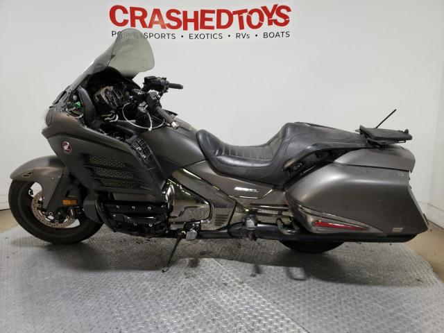 JH2SC6814GK300078 - 2016 HONDA GL1800 B BLACK photo 3