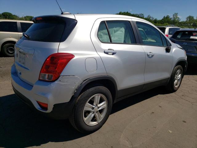 KL7CJNSB4JB700967 - 2018 CHEVROLET TRAX LS SILVER photo 4