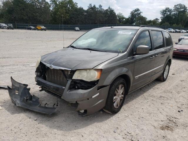 2A4RR5D14AR299717 - 2010 CHRYSLER TOWN & COU GRAY photo 2