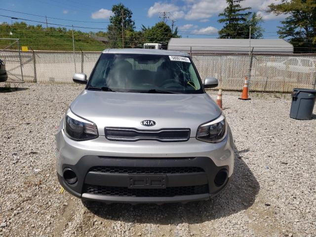 KNDJN2A27J7600444 - 2018 KIA SOUL SILVER photo 9