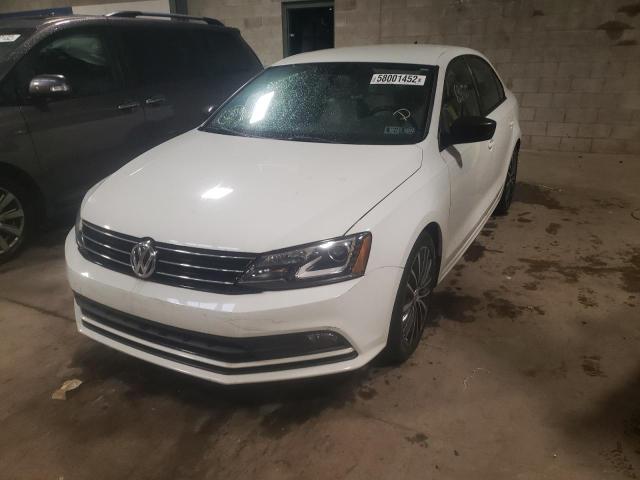 3VWB17AJ1GM406220 - 2016 VOLKSWAGEN JETTA SPOR WHITE photo 2