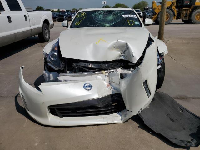 JN1AZ4EH9JM570589 - 2018 NISSAN 370Z BASE WHITE photo 9