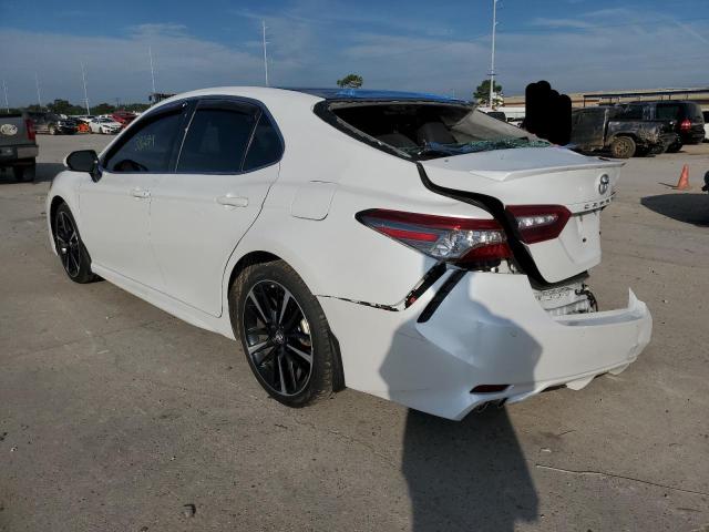 4T1B61HK4JU140335 - 2018 TOYOTA CAMRY XSE WHITE photo 3