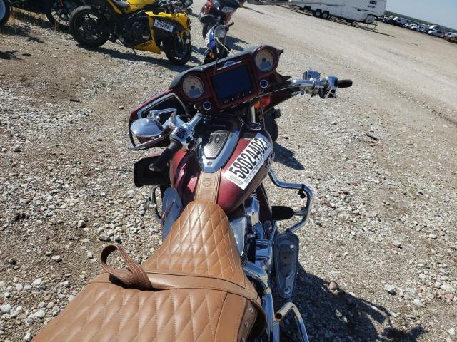 56KTRAAA2J3367931 - 2018 INDIAN MOTORCYCLE CO. ROADMASTER MAROON photo 5