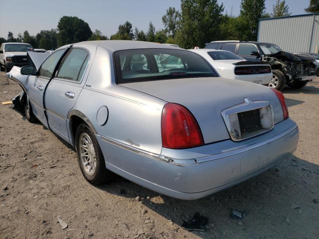 1LNFM82W7WY611194 - 1998 LINCOLN TOWN CAR S BLUE photo 3