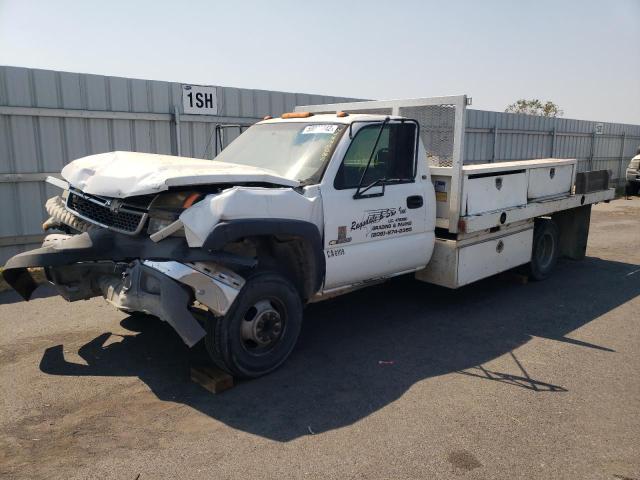 1GBJC34UX5E325019 - 2005 CHEVROLET silverado WHITE photo 2