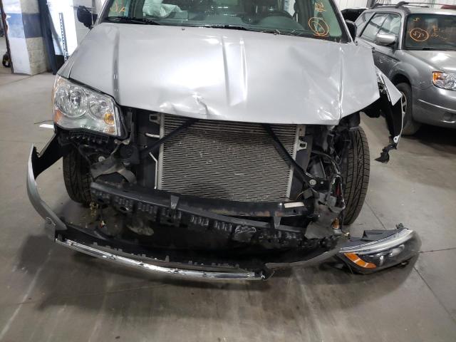 2C4RC1BG5ER271129 - 2014 CHRYSLER TOWN & COU SILVER photo 9