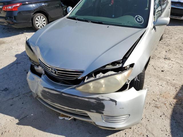 4T1BF32K15U099348 - 2005 TOYOTA CAMRY LE GRAY photo 9