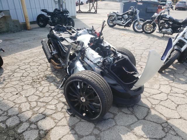 2BXJAMC17AV000234 - 2010 CAN-AM SPYDER ROA WHITE photo 1