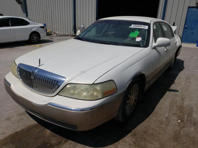 1LNHM82W23Y626075 - 2003 LINCOLN TOWN CAR S WHITE photo 2