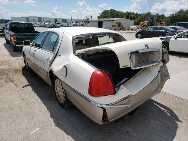 1LNHM82W23Y626075 - 2003 LINCOLN TOWN CAR S WHITE photo 3