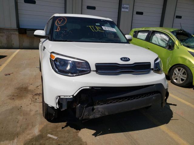 KNDJN2A27K7915908 - 2019 KIA SOUL WHITE photo 9