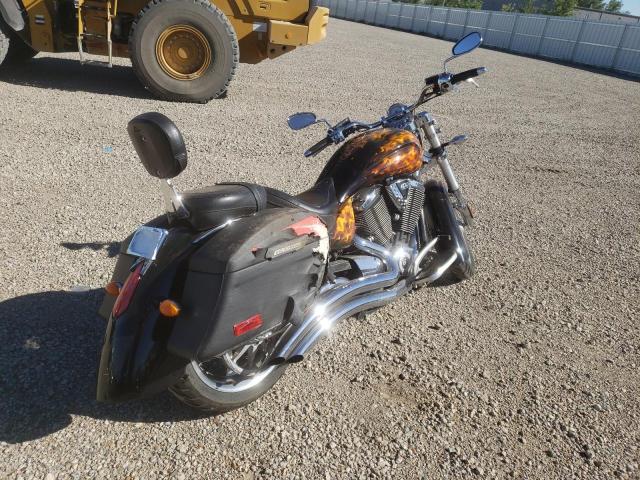 5VPCB26D583006322 - 2008 VICTORY MOTORCYCLES KINGPIN შავი ფოტო 4