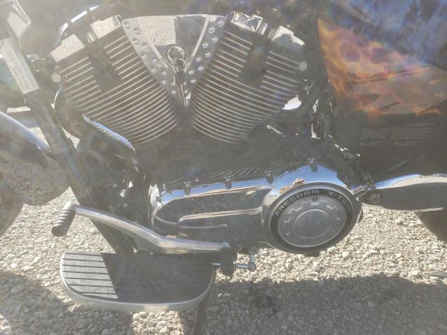 5VPCB26D583006322 - 2008 VICTORY MOTORCYCLES KINGPIN შავი ფოტო 7