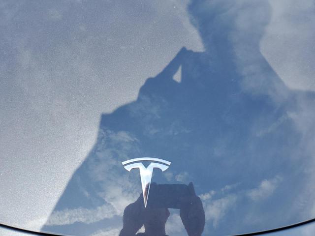 7SAYGDEE7NF320910 - 2022 TESLA MODEL Y Серый фото 7